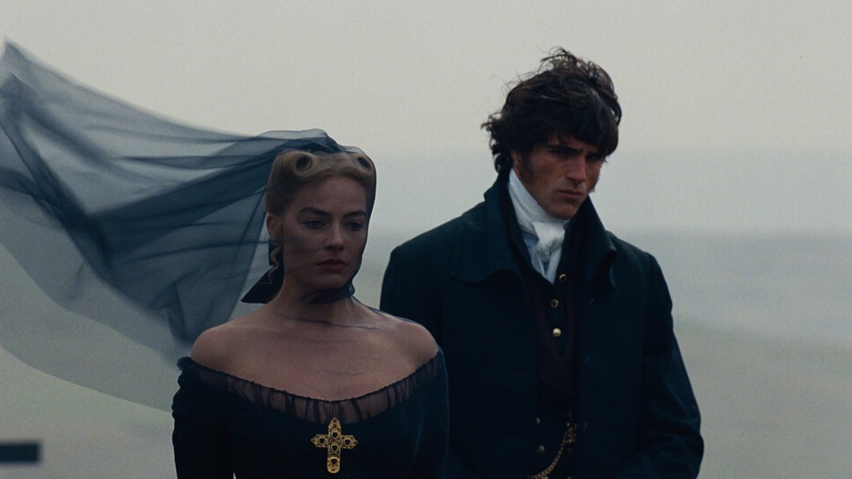 Catherine (Margot Robbie), Heathcliff (Jacob Elordi)