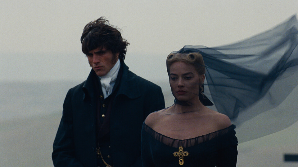 Heathcliff (Jacob Elordi), Catherine (Margot Robbie)