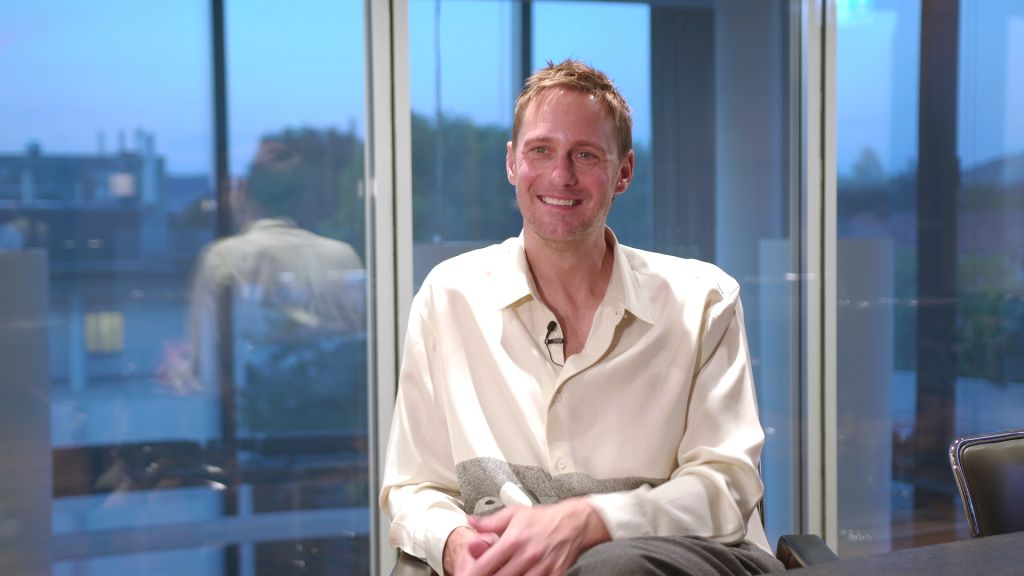 Alexander Skarsgård über PILLION: «Ich bereitete mich 2 Jahre auf diese Rolle vor»